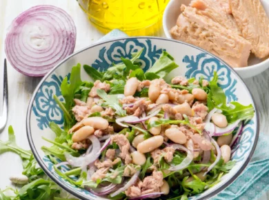 Italiaanse tonijnsalade met witte bonen